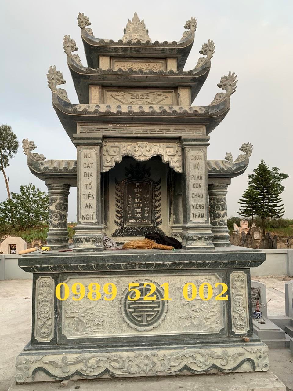 Lăng mộ đá xanh rêu ba mái - Lăng Mộ Đá Trường Thành