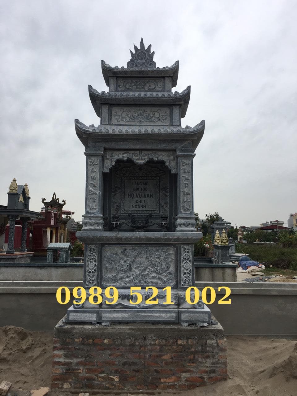 Mộ đá xanh đen ba mái - Lăng Mộ Đá Trường Thành